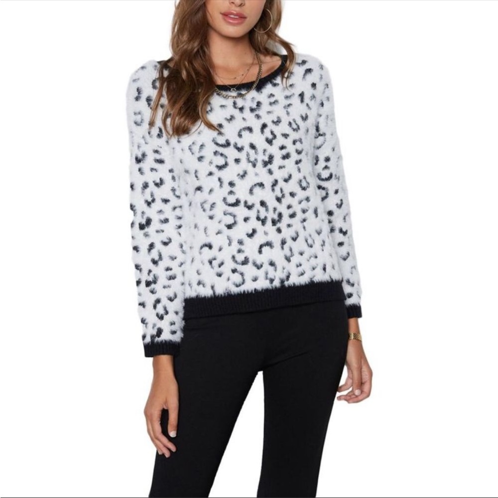 NWT Tart Jake Leopard Animal Print Fuzzy Comfy Crewneck Eyelash Sweater, Large